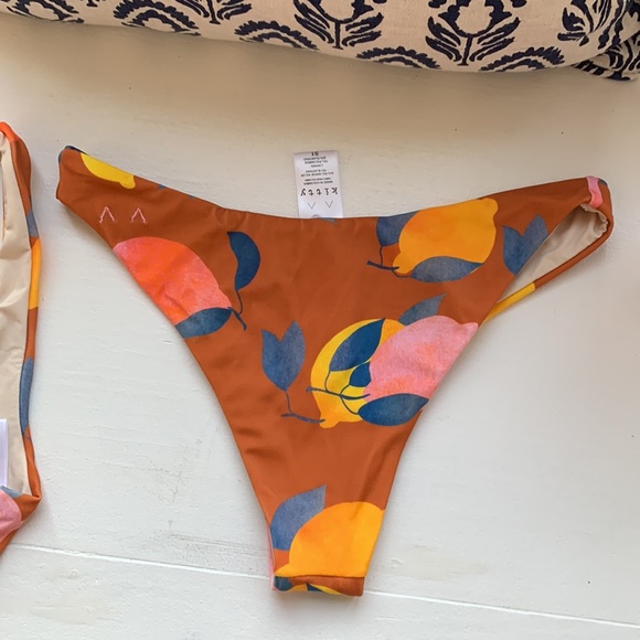 Kitty & vibe Bikini - Picture 8 of 14